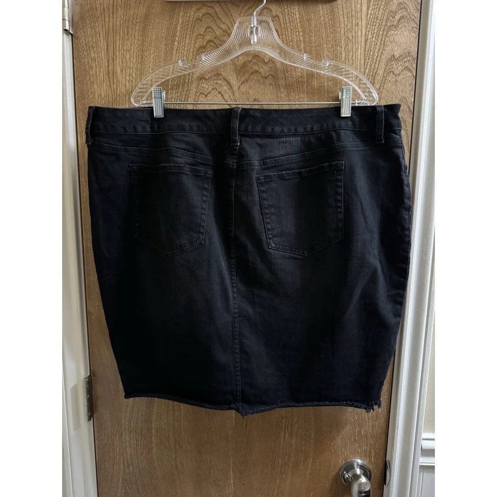 Torrid Black Pencil Mini Skirt Distressed Floral Embroidered Stretch Sz 24 Rock
